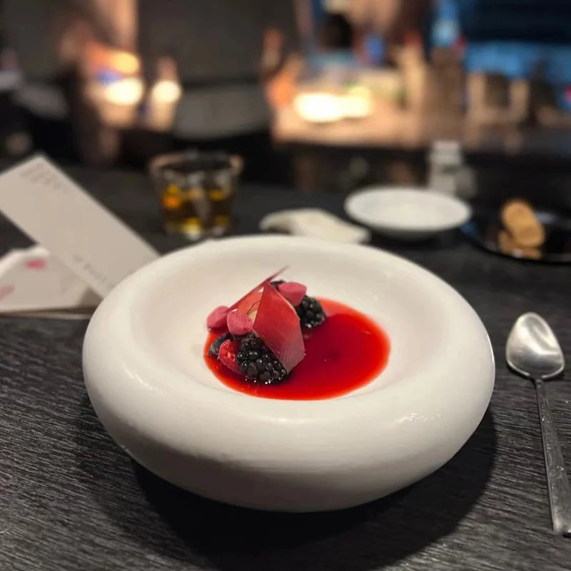 Creative Circular Ceramic Plate with Double Layer Insulation Western