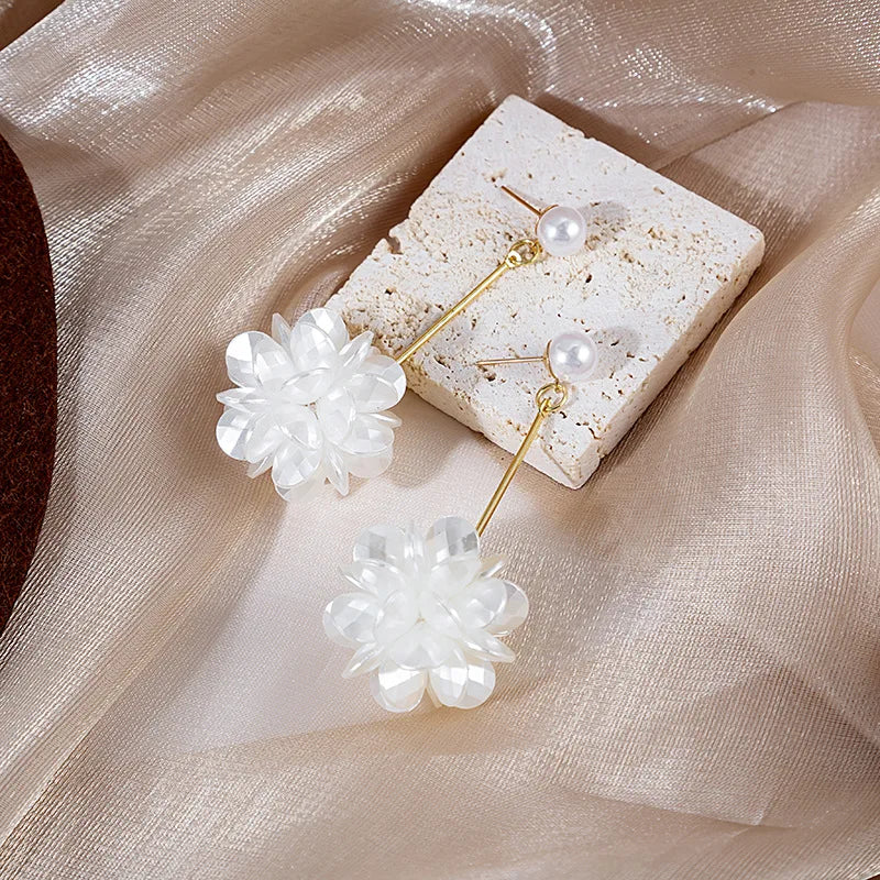 Exaggerated White Flower Drop Earrings Elegant Imitation Pearl Dangle