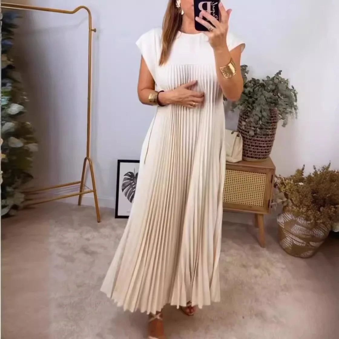 Spring And Summer New Fashionable Women's Round Neck Pleated Maxi