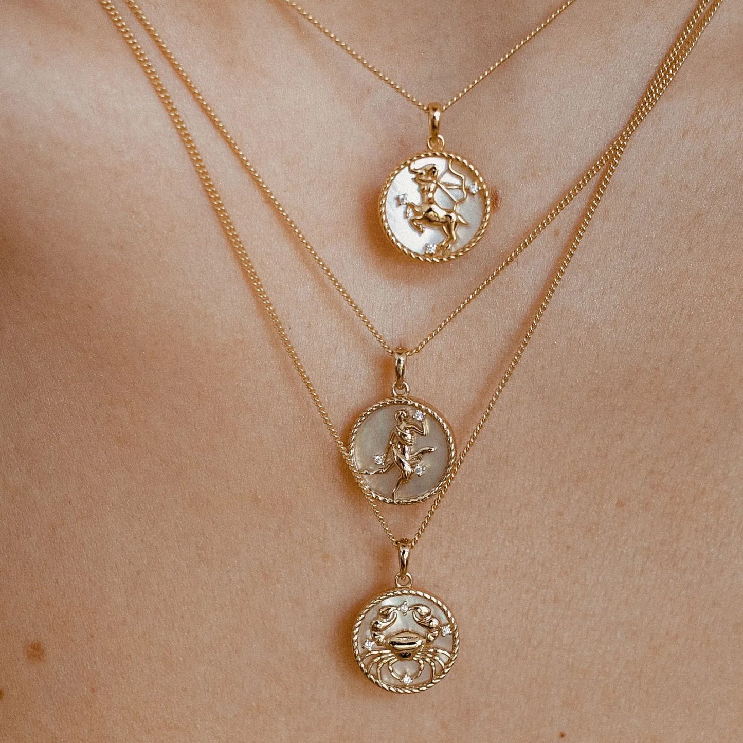 Fashion Vintage Zodiac Natural Shells Necklace Gold Plated 12 Constellation Round Pendant Necklace Exquisite Women Jewelry Gifts