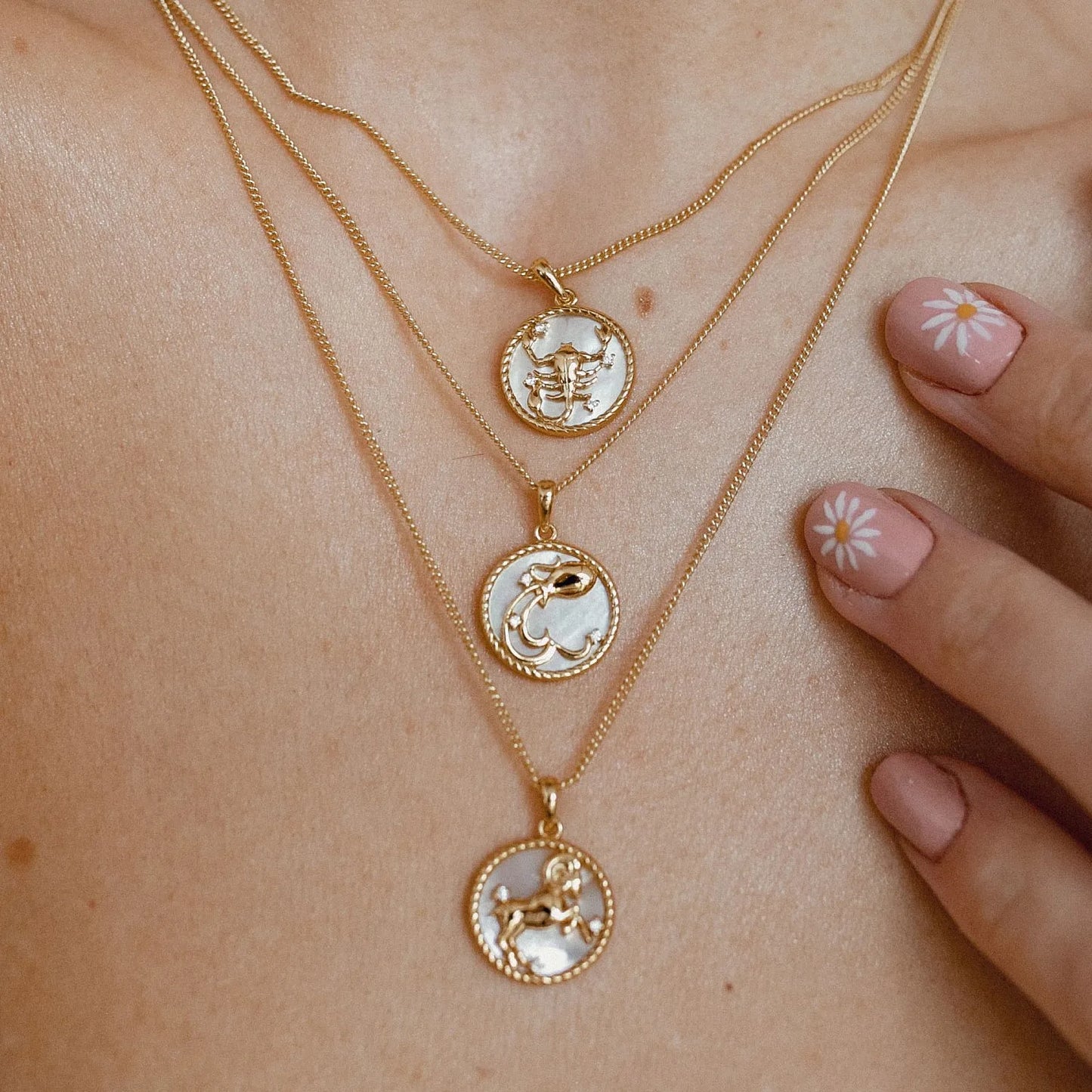 Fashion Vintage Zodiac Natural Shells Necklace Gold Plated 12 Constellation Round Pendant Necklace Exquisite Women Jewelry Gifts