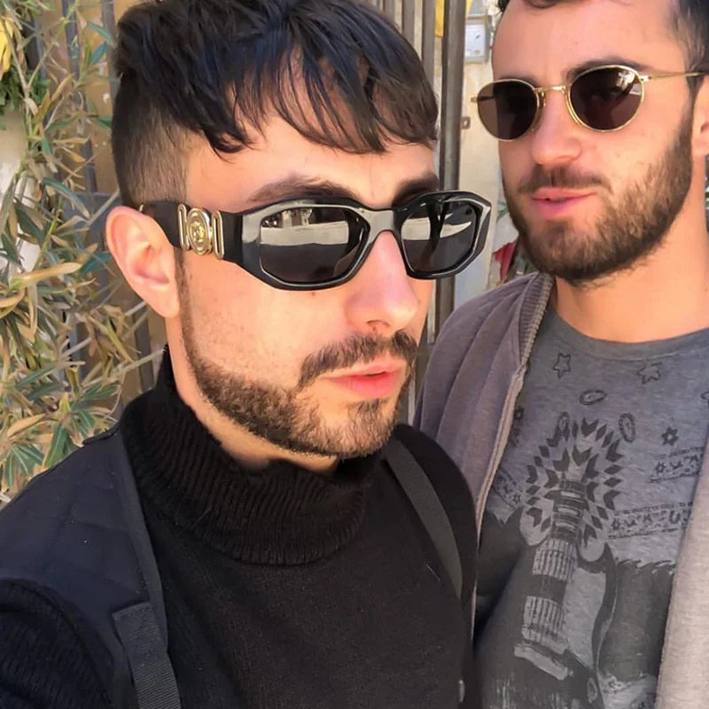 A Pair of PC Men and Women with the New High-value Retro Sunglasses