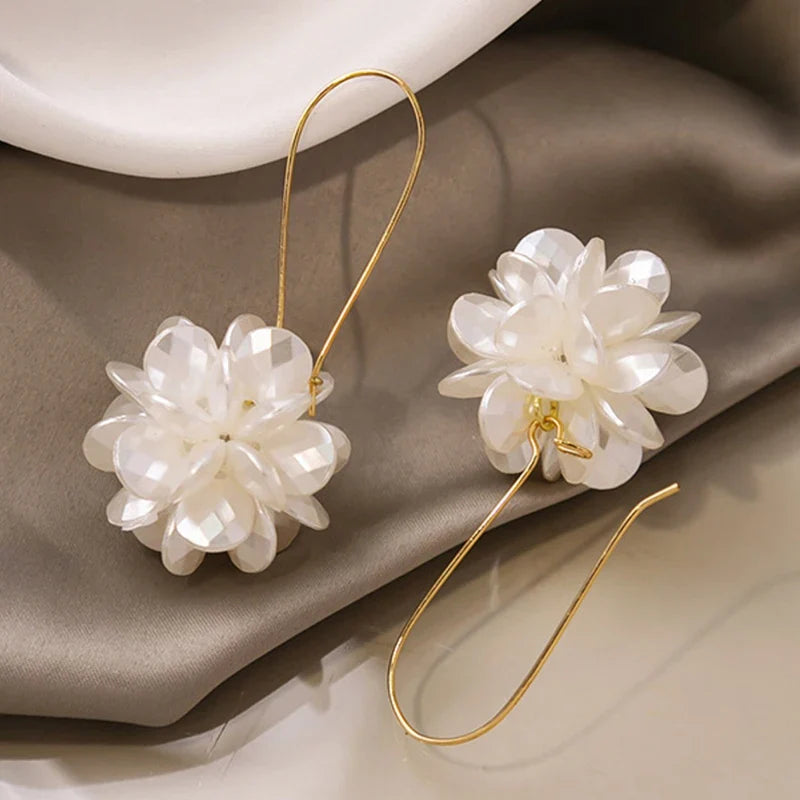 Exaggerated White Flower Drop Earrings Elegant Imitation Pearl Dangle