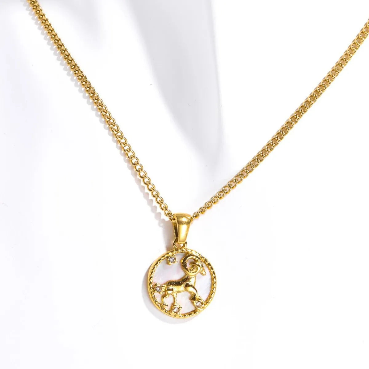 Fashion Vintage Zodiac Natural Shells Necklace Gold Plated 12 Constellation Round Pendant Necklace Exquisite Women Jewelry Gifts