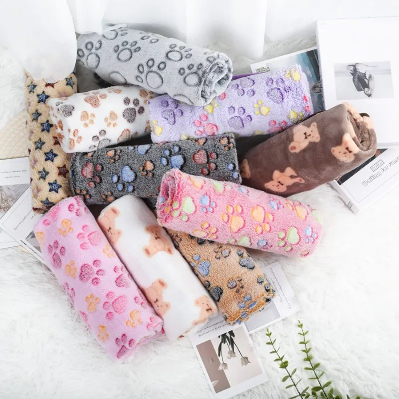 Soft Fluffy High Quality Pet Blanket Flannel Dog Sleeping Blanket Paw Print Pattern Pet Mat Warm Comfortable Blanket for Cat Dog
